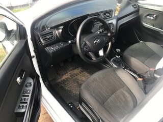 2013 Kia Rio 5-speed III, белый, 690000 рублей, вид 3
