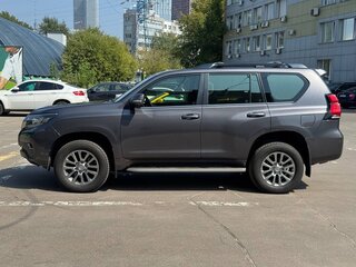 2019 Toyota Land Cruiser Prado 150 Series Рестайлинг 2, серый, 5800000 рублей, вид 4