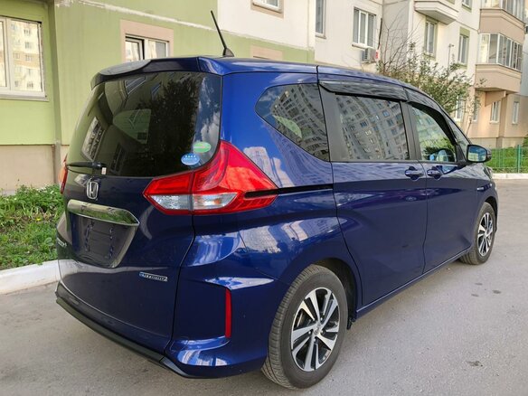 2017 Honda Freed II, синий, 1570000 рублей - вид 4