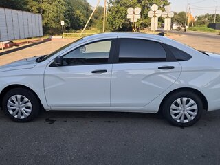 2024 Lada (ВАЗ) Vesta I Рестайлинг (NG), белый, 1070000 рублей, вид 3