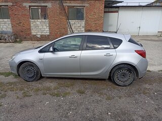 2011 Opel Astra J, серебристый, 600000 рублей, вид 4