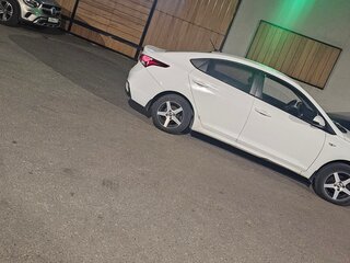 2018 Hyundai Solaris II, белый, 660000 рублей, вид 4
