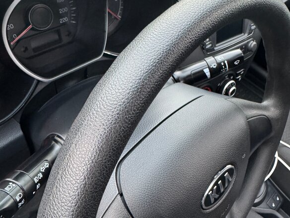 2012 Kia Rio 5-speed III, чёрный, 1050000 рублей - вид 8