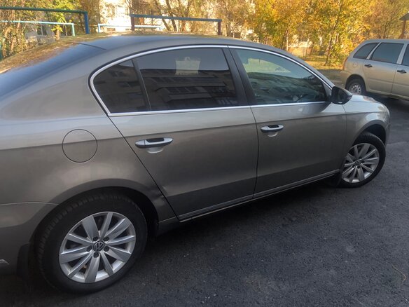 2011 Volkswagen Passat B7, бежевый, 1330000 рублей - вид 1