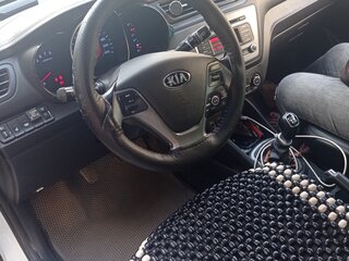 2017 Kia Rio III Рестайлинг, белый, 1100000 рублей, вид 5