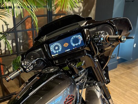 2025 Harley-Davidson CVO Street Glide, чёрный, 6500000 рублей, вид 3