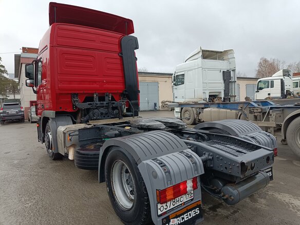 2017 Mercedes-Benz Actros, красный, 4700000 рублей - вид 1