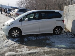 2010 Honda Freed I, белый, 850000 рублей, вид 4