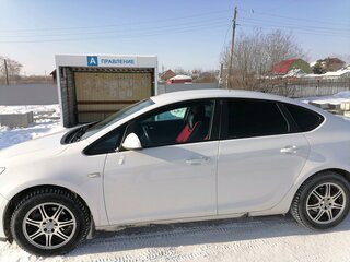 2014 Opel Astra J Рестайлинг, белый, 800000 рублей, вид 3