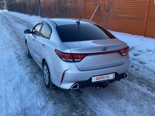 2020 Kia Rio IV Рестайлинг, серебристый, 1600000 рублей, вид 5