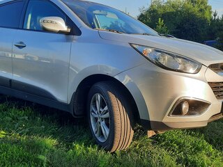 2013 Hyundai ix35 I Рестайлинг, серебристый, 1580000 рублей, вид 2
