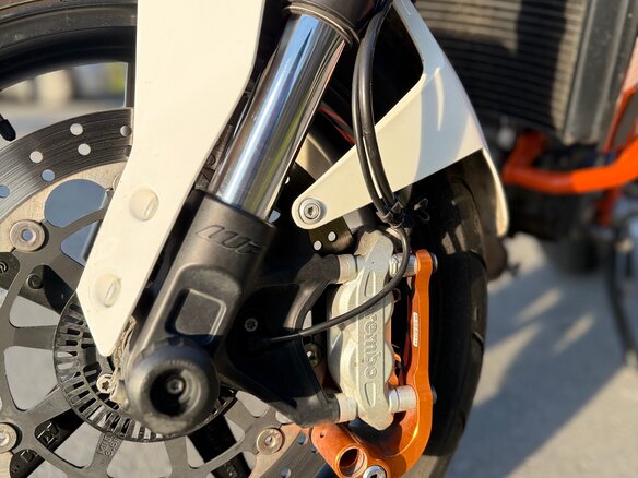 2012 KTM 690 Duke, белый, 425000 рублей - вид 6