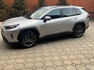 2020 Toyota RAV4 V (XA50), серый, 4035000 рублей, вид 1
