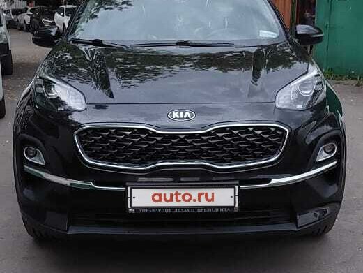 2020 Kia Sportage IV Рестайлинг, чёрный, 2340000 рублей - вид 3