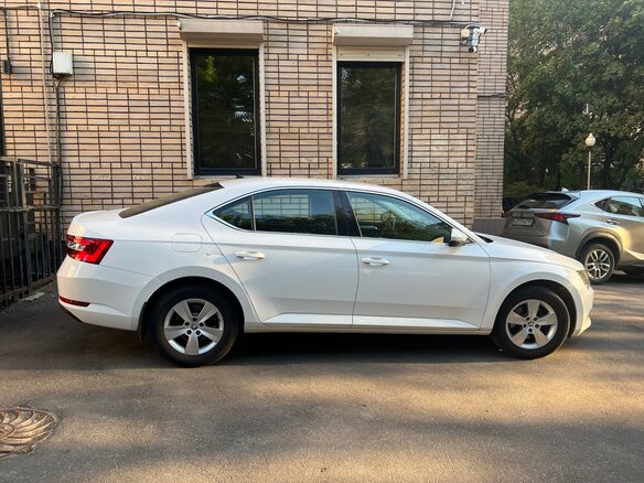2018 Skoda Superb III, белый, 2700000 рублей - вид 4