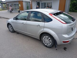 2010 Ford Focus II Рестайлинг, серебристый, 585000 рублей, вид 3