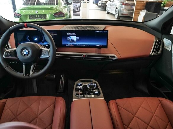 2025 BMW iX M70 I (I20) Рестайлинг, серый - вид 10