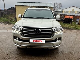 2017 Toyota Land Cruiser 200 Series Рестайлинг 2, белый, 12500000 рублей, вид 2