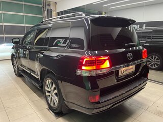 2017 Toyota Land Cruiser 200 Series Рестайлинг 2, чёрный, 8300000 рублей, вид 4