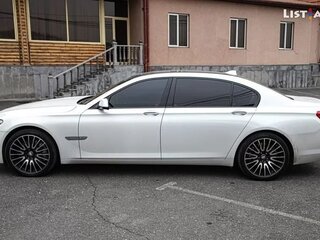 2010 BMW 7 серии Long 750Li xDrive V (F01/F02/F04), белый, 1890000 рублей, вид 4