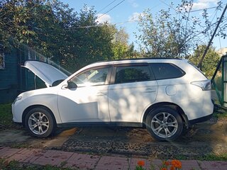 2013 Mitsubishi Outlander III, белый, 1200000 рублей, вид 3