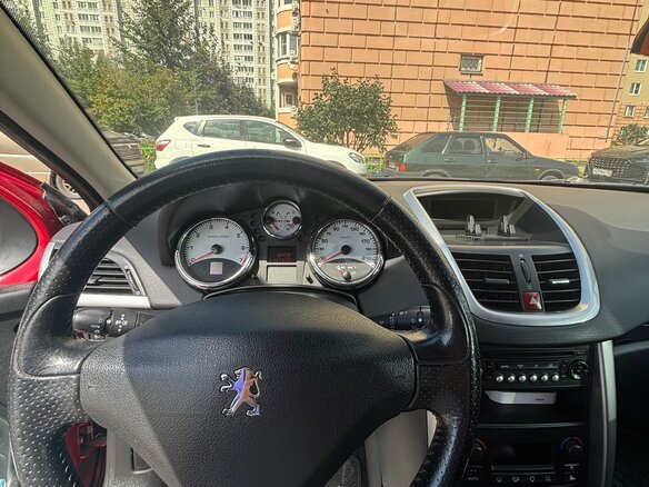 2008 Peugeot 207 I, красный, 180000 рублей - вид 5