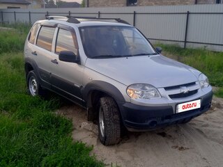 2013 Chevrolet Niva I Рестайлинг, серебристый, 547000 рублей, вид 2