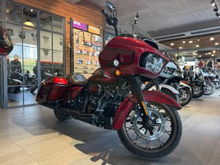 2023 Harley-Davidson Road Glide Special, пурпурный, 3690000 рублей, вид 2