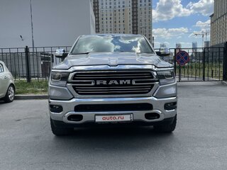 2018 Ram 1500 Crew Cab eTorque V, серебристый, 5800000 рублей, вид 3