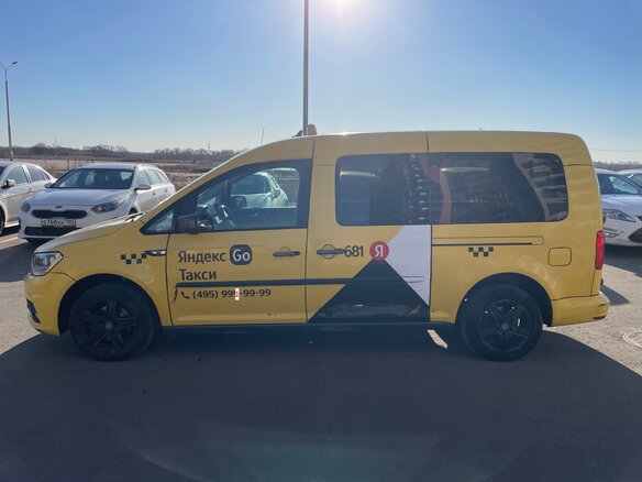 2020 Volkswagen Caddy Maxi IV, жёлтый, 1300000 рублей - вид 2