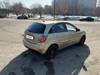2010 Kia Rio II Рестайлинг, бежевый, 400000 рублей, вид 3