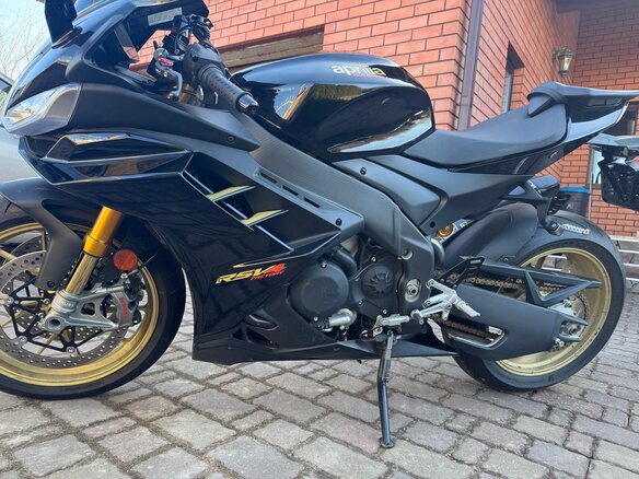 2022 Aprilia RSV4, чёрный - вид 11