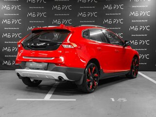 2017 Volvo V40 II Рестайлинг, красный, 2200000 рублей, вид 3