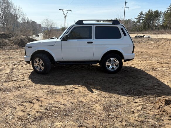 2013 Lada (ВАЗ) 2121 (4x4) I Рестайлинг, белый, 500000 рублей - вид 6