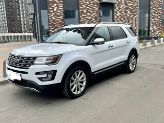 2017 Ford Explorer V Рестайлинг, белый, 2500000 рублей, вид 1