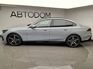 2026 BMW 5 серии 530i xDrive VIII (G60/G61/G68), серый, 10100000 рублей, вид 2