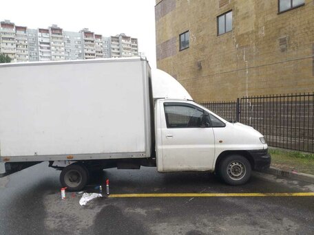 2004 Hyundai H-1, белый, 650000 рублей, вид 3