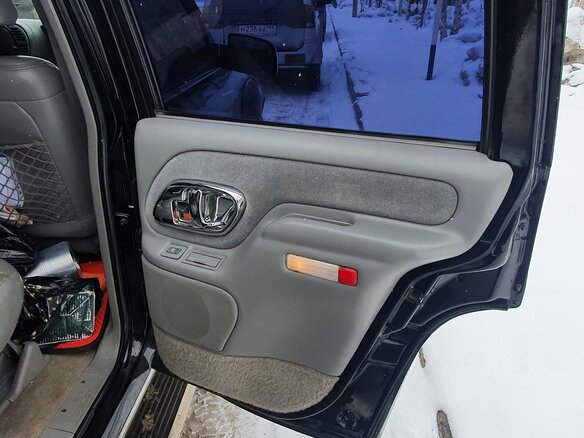 1997 Chevrolet Tahoe I, чёрный, 1300000 рублей - вид 16