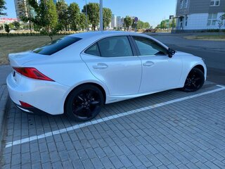 2018 Lexus IS 300h III Рестайлинг, белый, 2946198 рублей, вид 1
