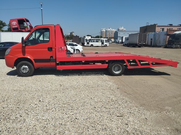 2011 Iveco Daily, красный, 2500000 рублей - вид 6