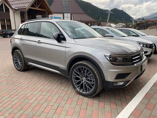 2019 Volkswagen Tiguan II, серый, 4200000 рублей, вид 2