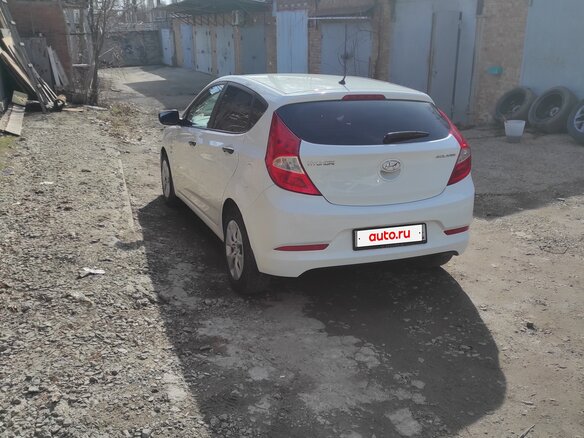 2015 Hyundai Solaris I Рестайлинг, белый, 990000 рублей - вид 5