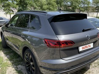 2020 Volkswagen Touareg III, чёрный, 6500000 рублей, вид 2
