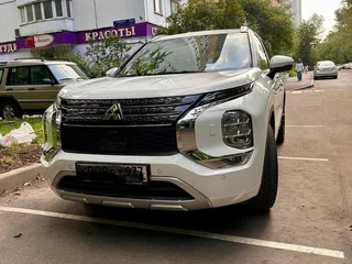 2023 Mitsubishi Outlander IV, белый, 5100000 рублей, вид 3