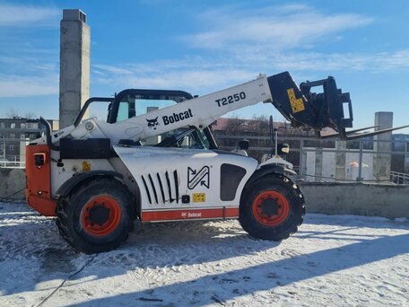 2015 Bobcat T2250, белый, 5700000 рублей, вид 1