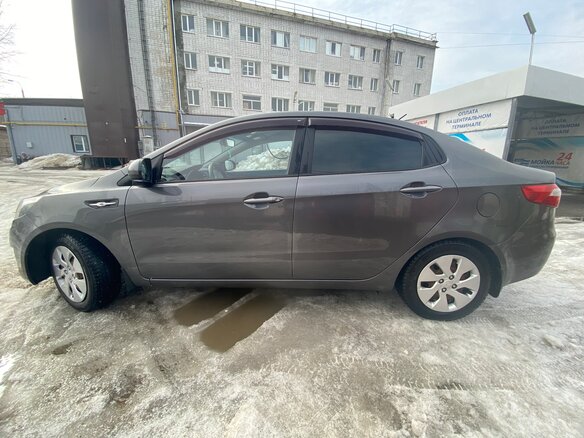 2013 Kia Rio III, серый, 900000 рублей - вид 11