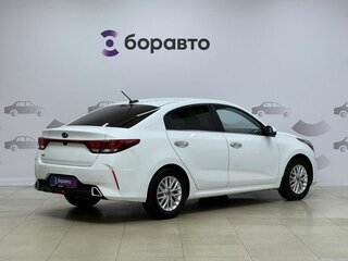 2021 Kia Rio IV Рестайлинг, белый, 1835000 рублей, вид 4