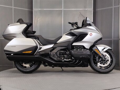 2025 Honda GL 1800 Gold Wing, серебристый, 3249000 рублей, вид 1