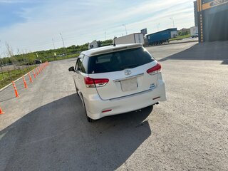 2011 Toyota Wish II, белый, 1420000 рублей, вид 3