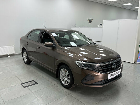 2021 Volkswagen Polo VI, коричневый - вид 2